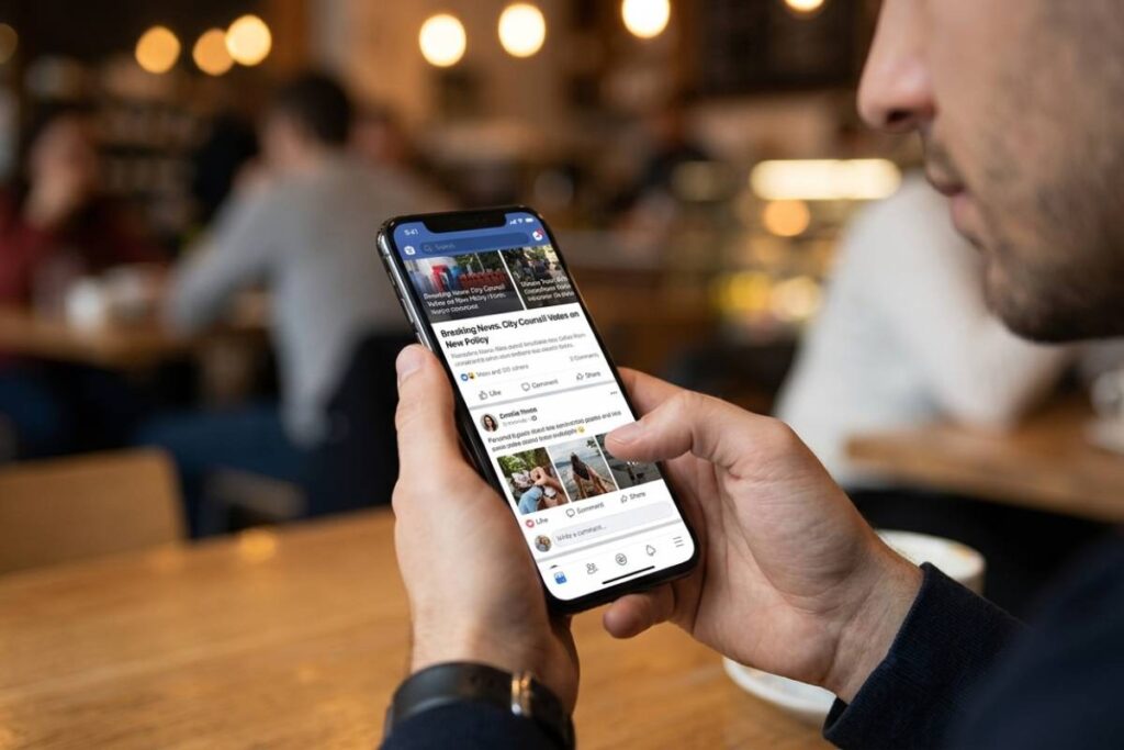 Australians consuming local news on mobile devices 2026